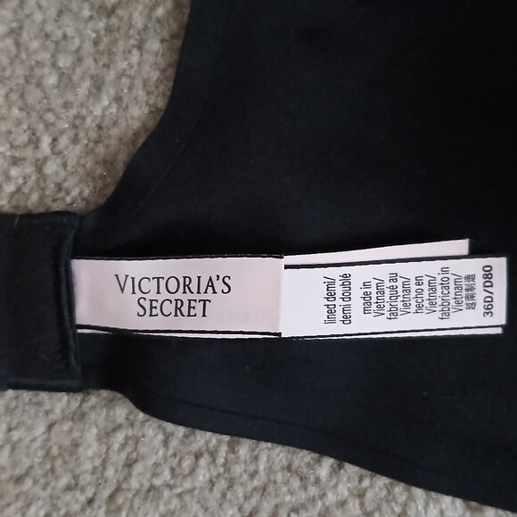 Women's Victoria Secret Black Underwire Bra. - Picture 5 of 6